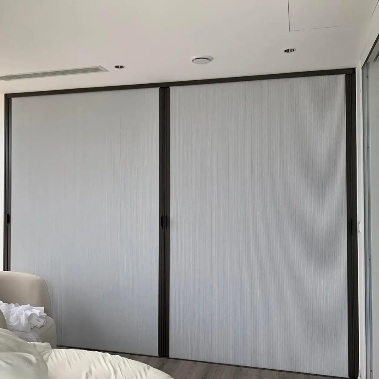 Sarayköy bebek odası — honeycomb blackout, deliksiz montaj, tam karartma